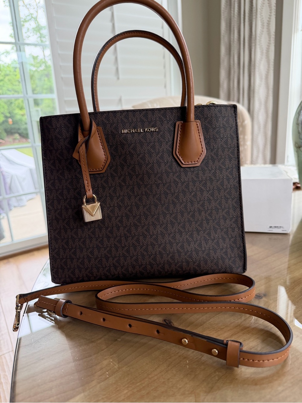 Michael Kors
Mercer Medium Logo and Leather Accordion Crossbody